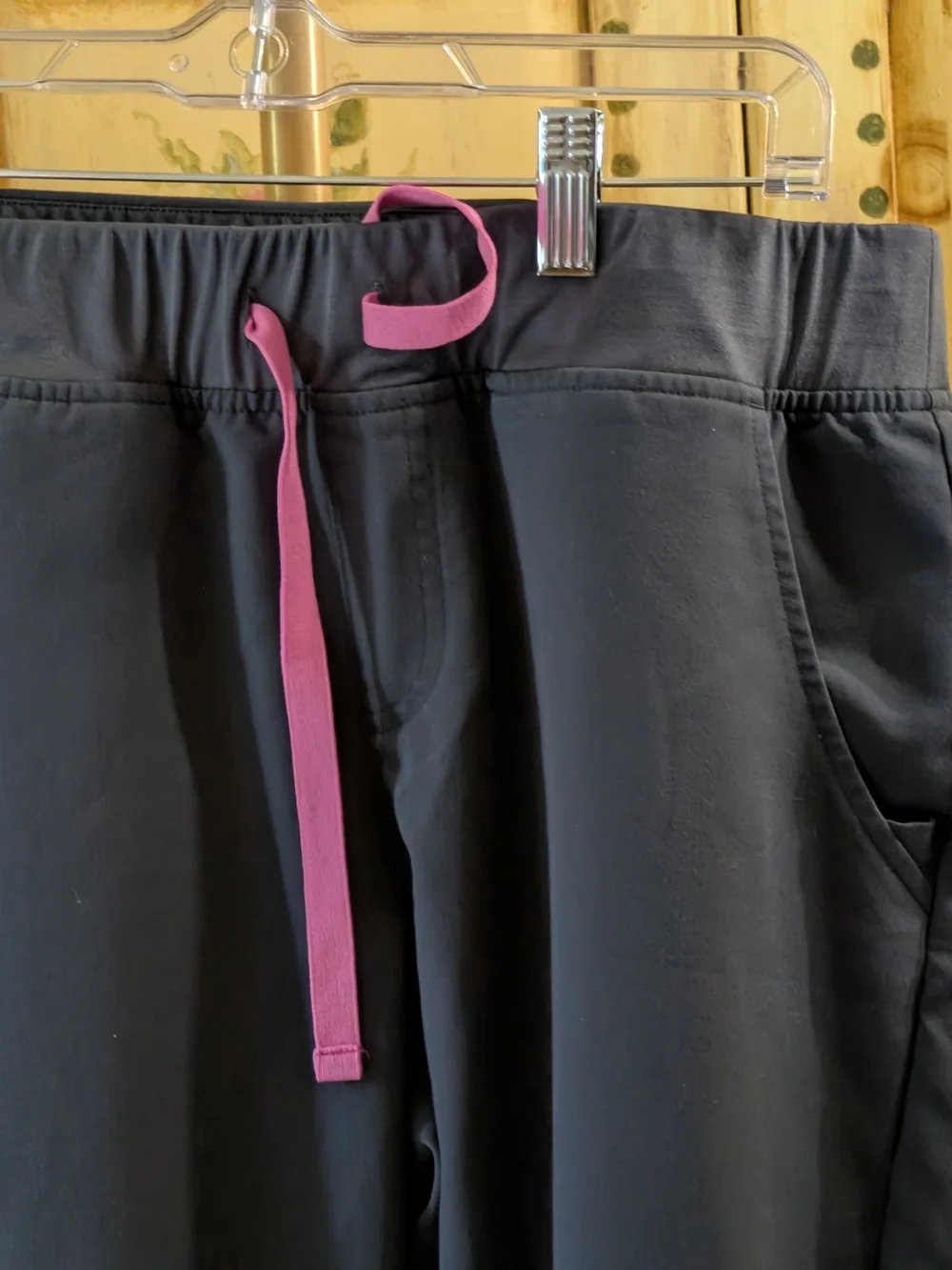 Figs Men's Gray Scrub Pants with Pink Drawstring Sz L/P